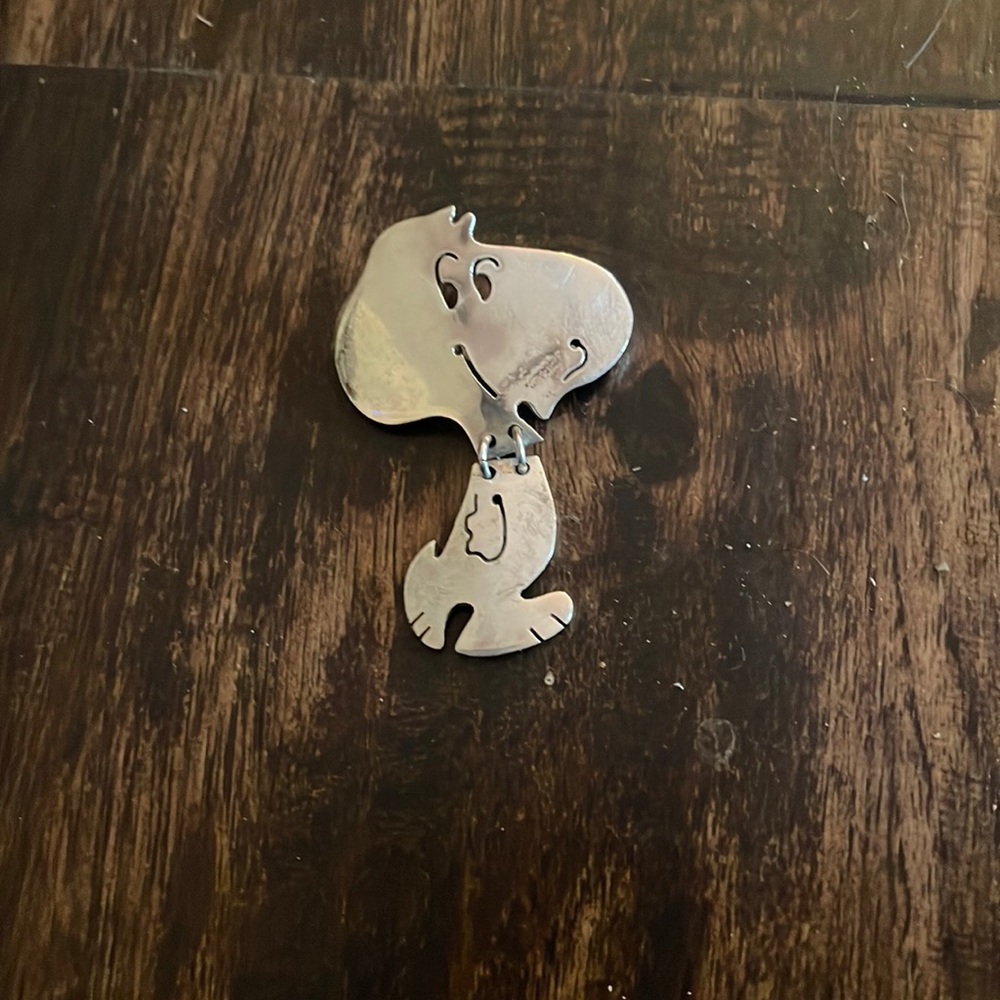 Snoopy pin